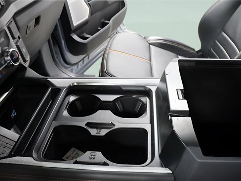 Used 2024 Ford F350 Platinum w/ FX4 Off-Road Package image 19