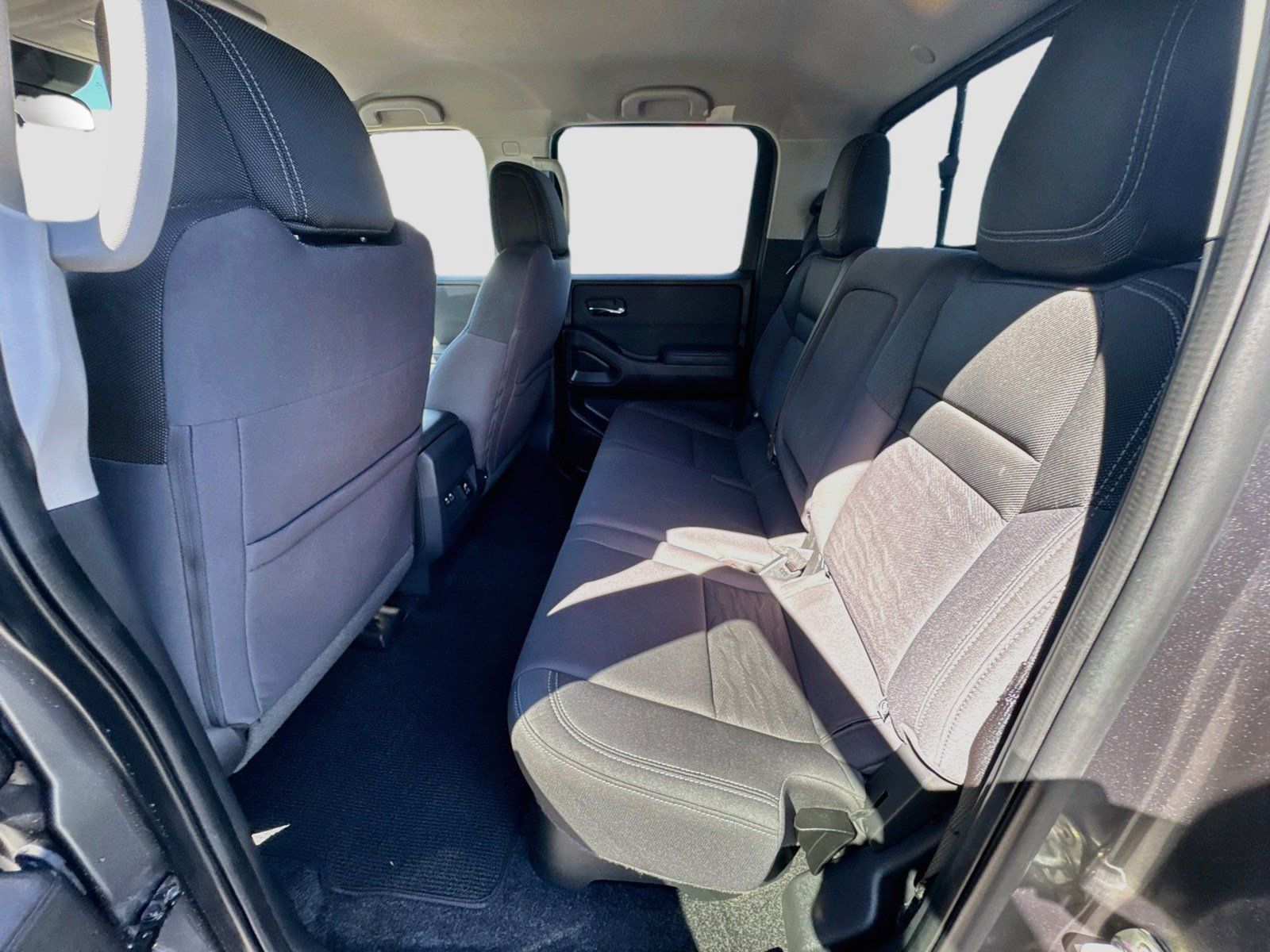 Used 2022 Nissan Frontier SV AWD/4WD image 24