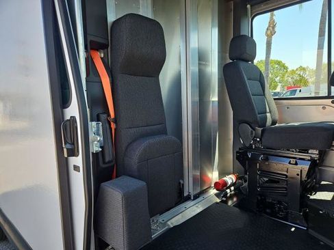 New 2025 Chevrolet Brightdrop 400 w/ Power Door Package AWD/4WD image 24
