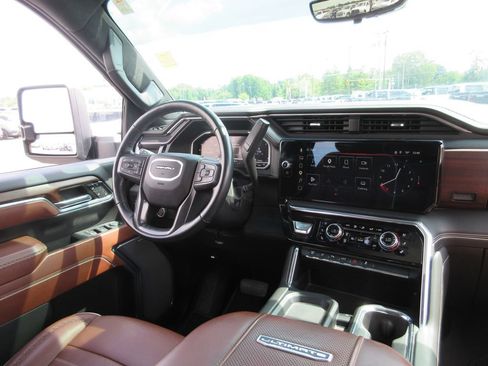 Used 2024 GMC Sierra 3500 Denali Ultimate AWD/4WD image 31