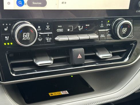 Used 2023 Toyota Highlander Limited image 17