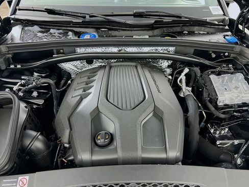 New 2026 Porsche Macan image 32