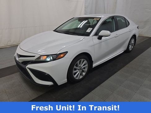 Used 2023 Toyota Camry SE FWD image 1