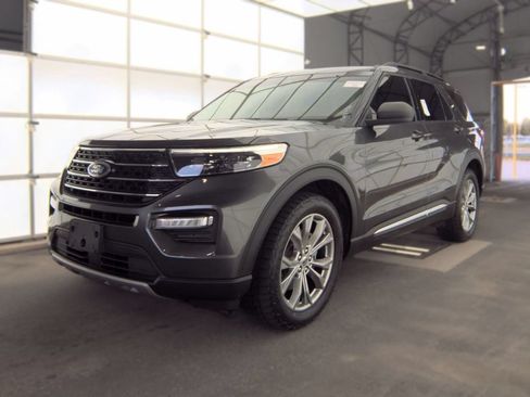 Used 2020 Ford Explorer XLT w/ Equipment Group 202A AWD/4WD image 7
