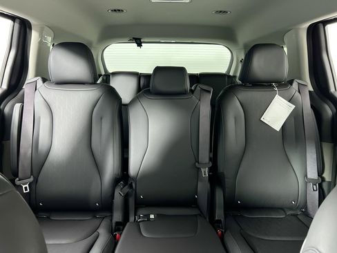 New 2026 Kia Carnival EX image 32