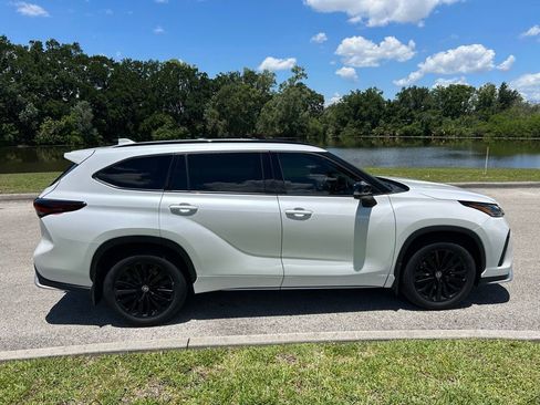Certified 2024 Toyota Highlander XSE FWD image 7