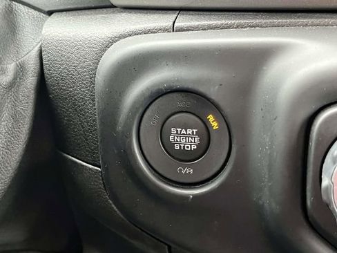 Used 2019 Jeep Wrangler Unlimited Sahara image 32