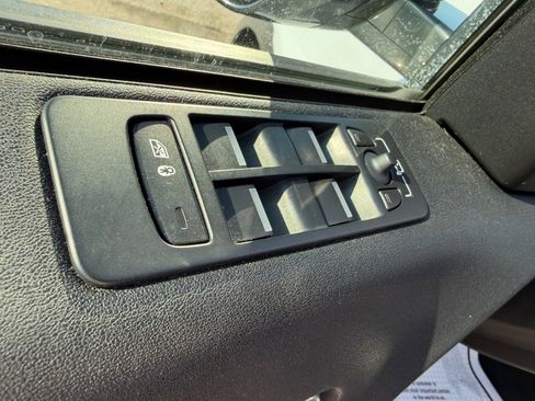 Used 2018 Land Rover Discovery Sport SE image 28