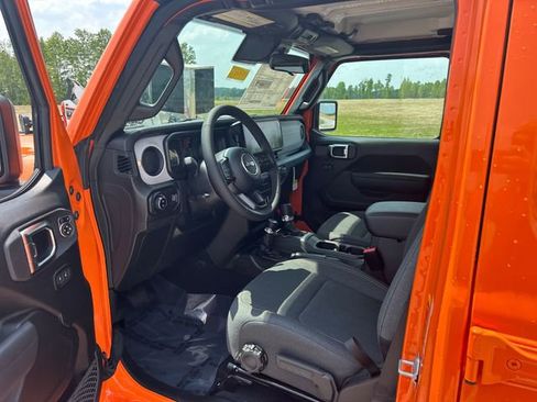 New 2025 Jeep Gladiator Sport image 9