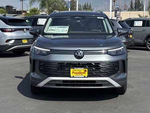 New 2026 Volkswagen Tiguan SE FWD image 2