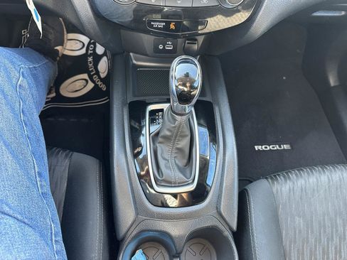Used 2019 Nissan Rogue S AWD/4WD image 14