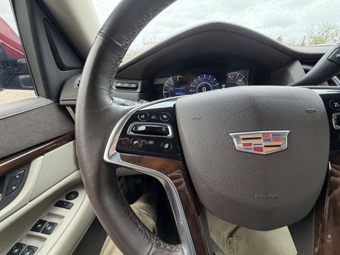 Used 2017 Cadillac Escalade Luxury AWD/4WD image 18
