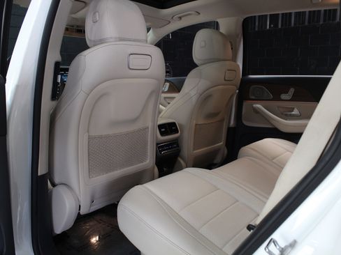 Used 2020 Mercedes-Benz GLS 450 4MATIC image 37