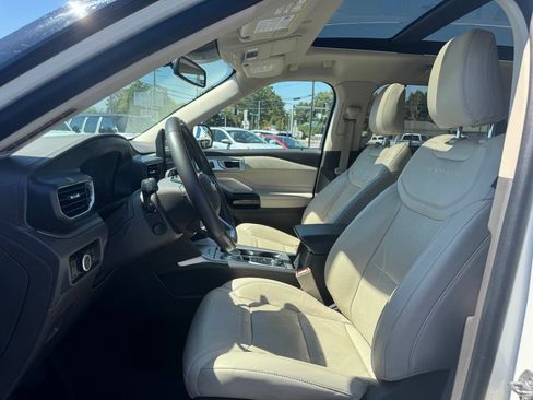 Certified 2023 Ford Explorer Platinum w/ Technology Package AWD/4WD image 5