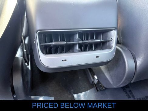 Used 2022 Tesla Model 3 Long Range AWD/4WD image 9