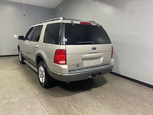 Used 2004 Ford Explorer XLT image 5
