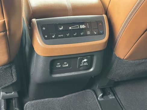 Used 2025 Nissan Pathfinder Platinum image 18