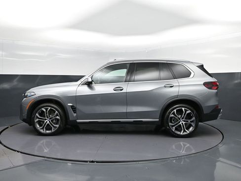 New 2026 BMW X5 sDrive40i image 4