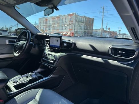 Used 2021 Ford Explorer XLT w/ Equipment Group 202A image 21