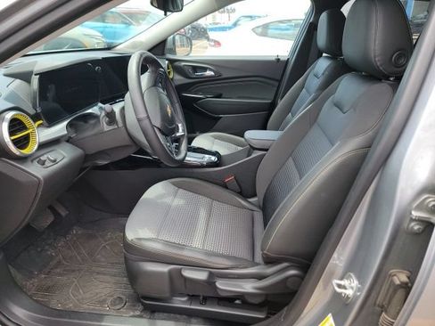 Used 2024 Chevrolet Trax LT w/ Driver Confidence Package FWD image 12