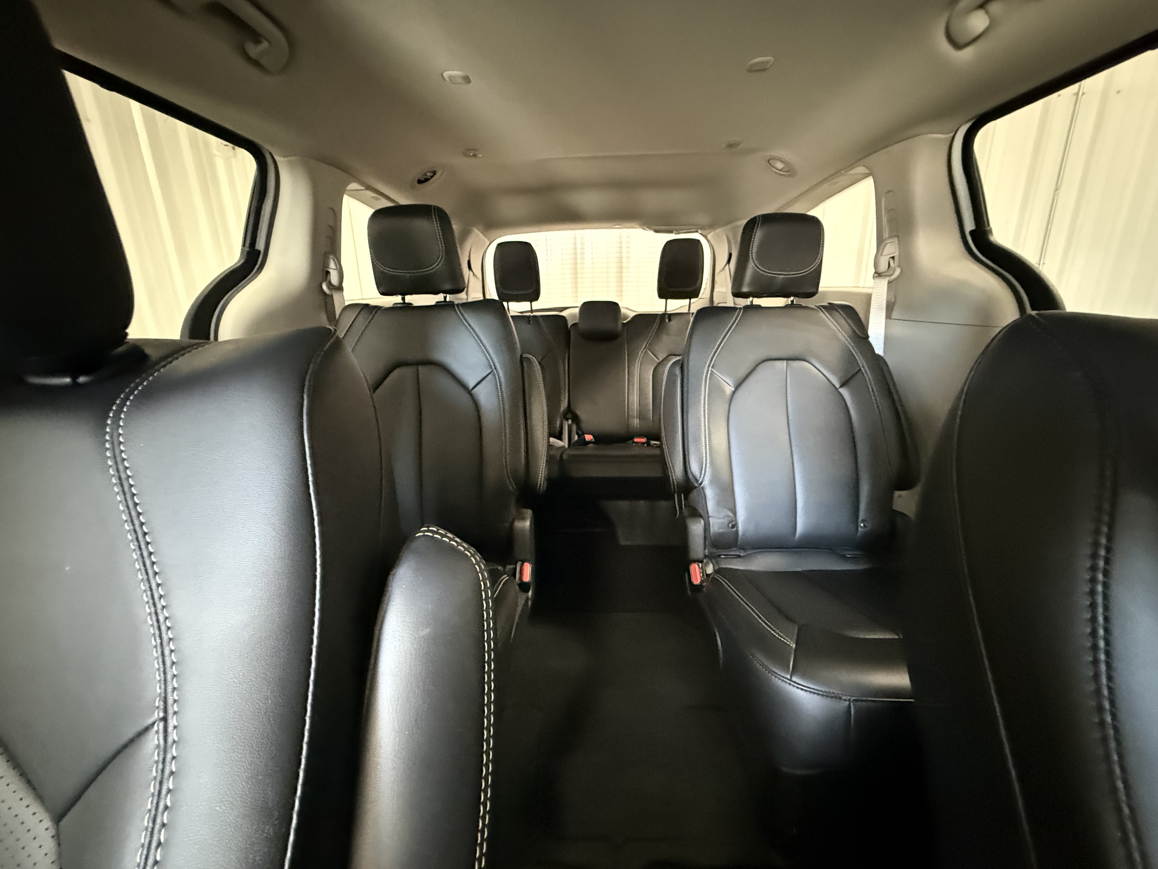 Used 2024 Chrysler Pacifica Touring-L FWD image 24