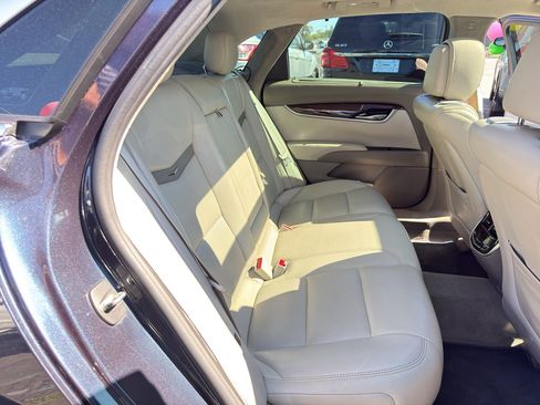 Used 2013 Cadillac XTS Platinum FWD image 18
