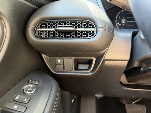 Used 2025 Honda HR-V EX-L image 27