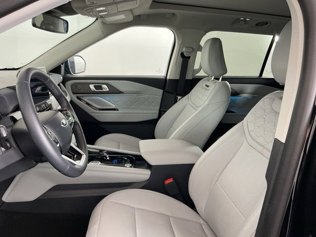 Used 2026 Ford Explorer Platinum w/ LUX Leather Package AWD/4WD image 17