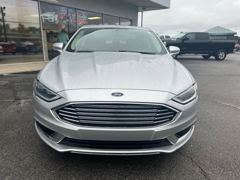 Used 2018 Ford Fusion SE w/ Fusion SE Technology Package image 3