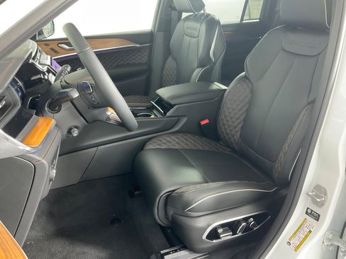 New 2025 Jeep Grand Cherokee Summit image 10