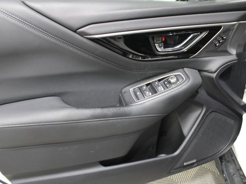 Used 2020 Subaru Outback Limited image 6