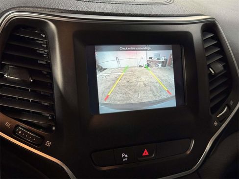 Used 2020 Jeep Cherokee Latitude Plus w/ Cold Weather Group image 19