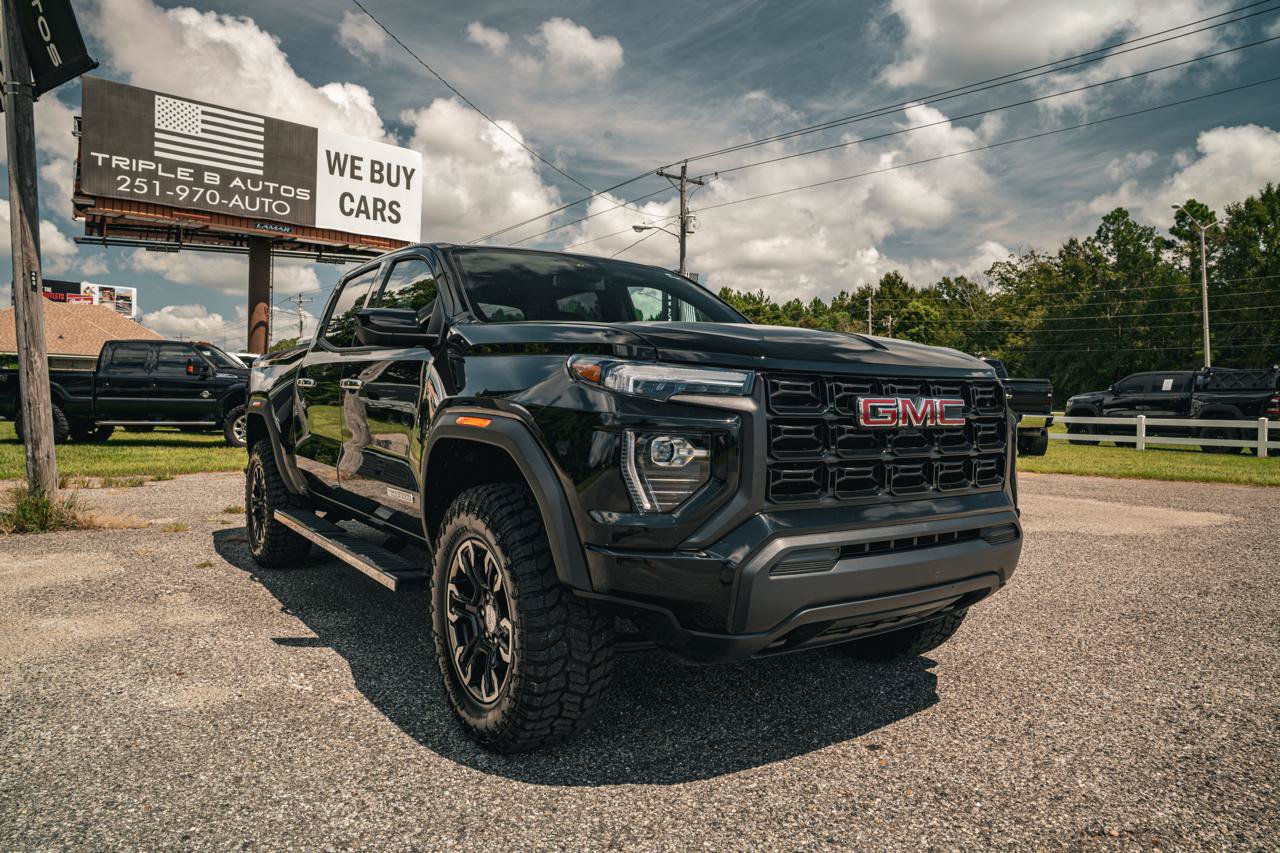 Used 2025 GMC Canyon Elevation AWD/4WD image 1