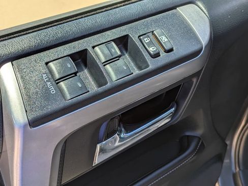 Used 2016 Toyota 4Runner SR5 RWD image 9