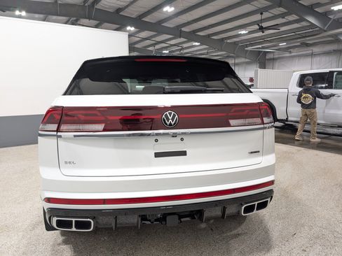Used 2026 Volkswagen Atlas Cross Sport SEL Premium R-Line AWD/4WD image 4