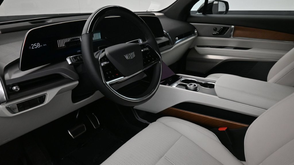 Certified 2027 Cadillac Vistiq Sport AWD/4WD image 7
