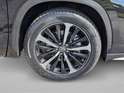 Used 2021 Toyota Highlander XSE FWD image 20