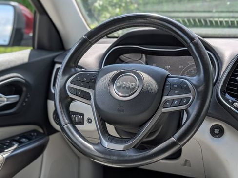 Used 2019 Jeep Cherokee Limited w/ Luxury Group AWD/4WD image 14