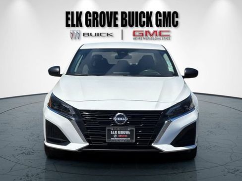 Used 2025 Nissan Altima 2.5 SV AWD/4WD image 9