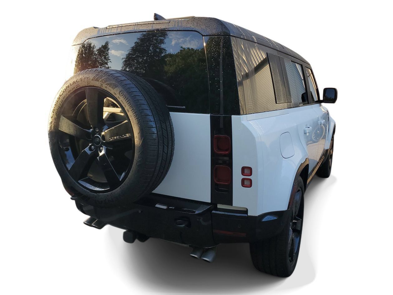 Used 2025 Land Rover Defender 110 X-Dynamic SE AWD/4WD image 4