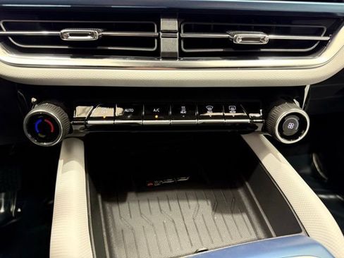 New 2026 Chevrolet Equinox EV LT image 35