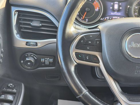 Used 2019 Jeep Cherokee Limited AWD/4WD image 11