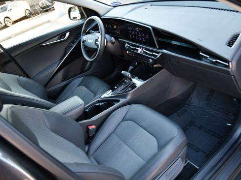 Used 2023 Kia Niro EX Touring image 31