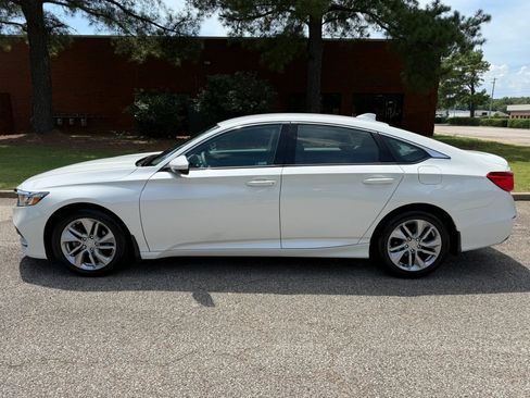 Used 2018 Honda Accord LX image 2
