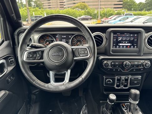 Used 2019 Jeep Wrangler Unlimited Sahara w/ Cold Weather Group AWD/4WD image 16