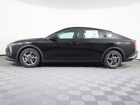 Used 2025 Kia K4 LXS image 6