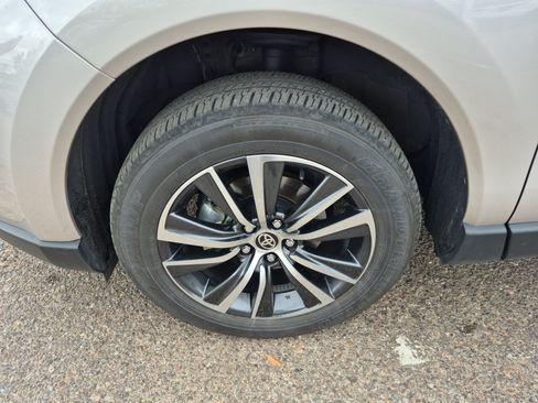 Certified 2023 Toyota Venza LE AWD/4WD image 23