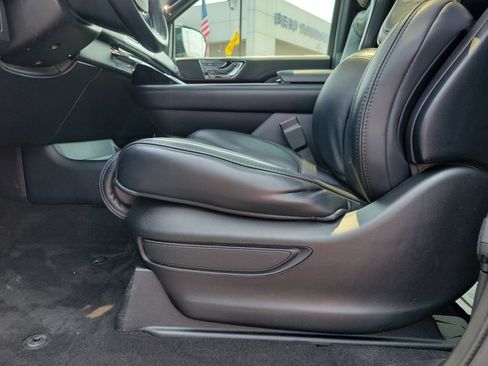 Used 2019 Lincoln Navigator Reserve AWD/4WD image 19
