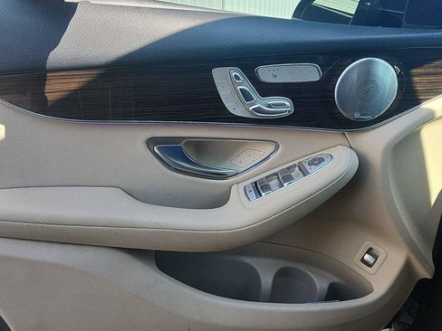 Used 2020 Mercedes-Benz GLC 300 4MATIC image 15