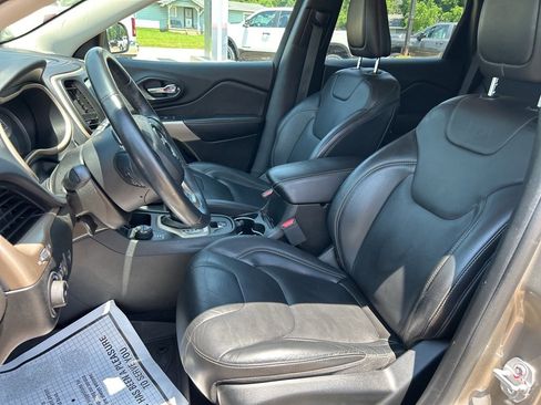 Used 2018 Jeep Cherokee Limited image 10